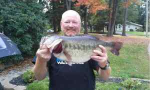 10.01 lb Largemouth caught in New Hampshire, my friend (Ed)