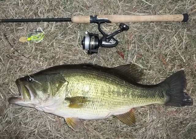 New PB - 9.06 LMB on a Chatterbait / UPDATE - 6.32lb Bonus Bass ...