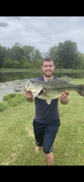Fish calculator said this fish weighed 7.4 🤷‍♂️ my scale said 4.14 :  r/bassfishing