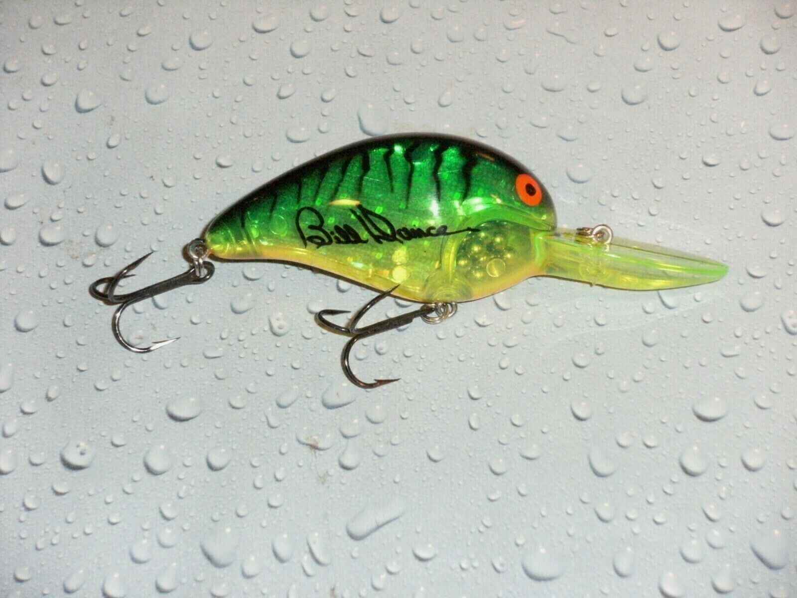 OLD REBEL V 10-15 CRANKBAIT LURE WITH G FINISH NIP HAS PAINT LOSS ON 1 SIDE