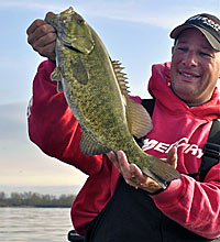 The traditional way of targeting these bass was with jigging spoons and blade baits, but savvy anglers are discovering that deep drop shotting is a surefire technique for late-season smallies and has replaced the hardware.