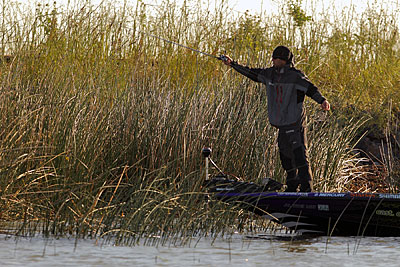 Weightless Texas rig keeps collecting moss/cover near the eye