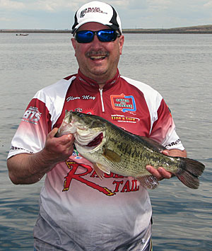 Those Tantalizing Floating Worms  The Ultimate Bass Fishing Resource  Guide® LLC