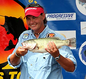 Lisa Johnson leads at Kentucky Lake