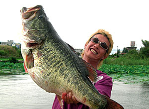 Manabu Kurita with his World Record Bass. Photo courtesy of the IGFA.org