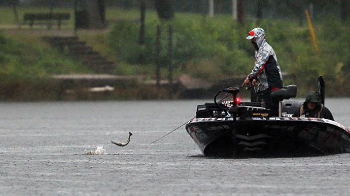 Rainy Day Fishing: Advantages, Disadvantages, and Tips